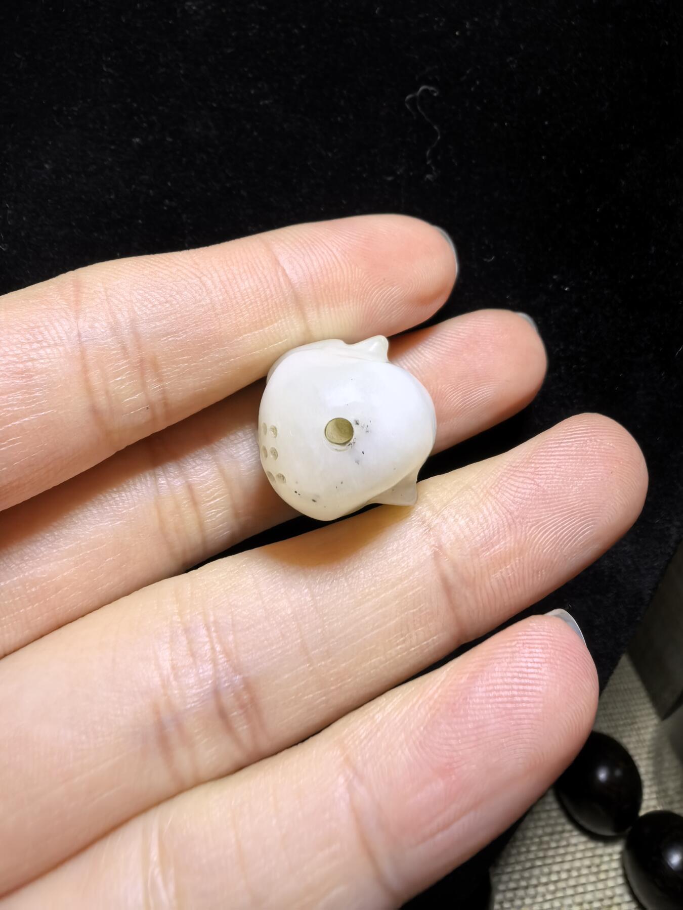 旧藏和田玉佛头吊坠挂件，可见岁月包浆痕迹，尺寸:19mm*16mm*17mm