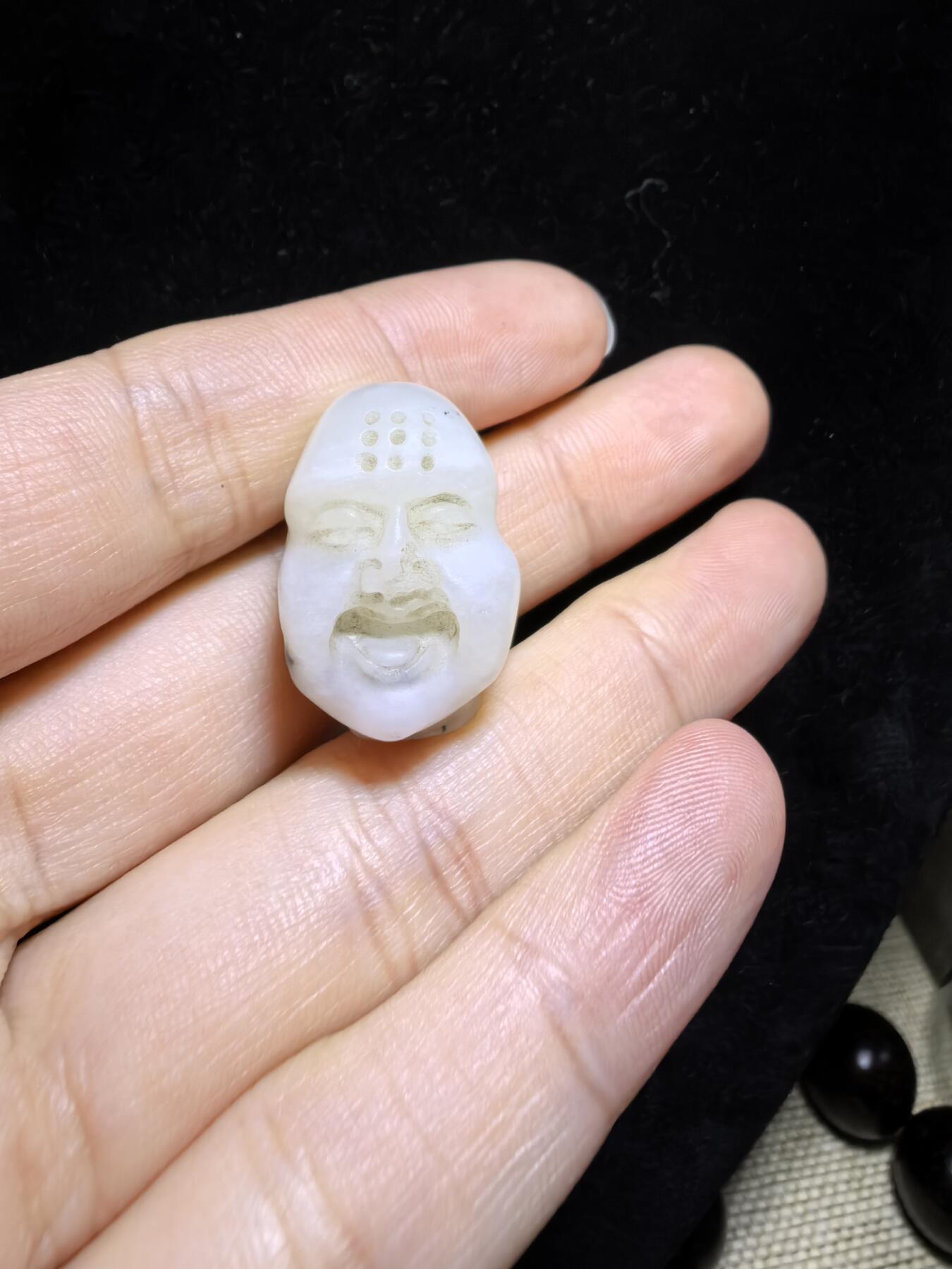 旧藏和田玉佛头吊坠挂件，可见岁月包浆痕迹，尺寸:19mm*16mm*17mm