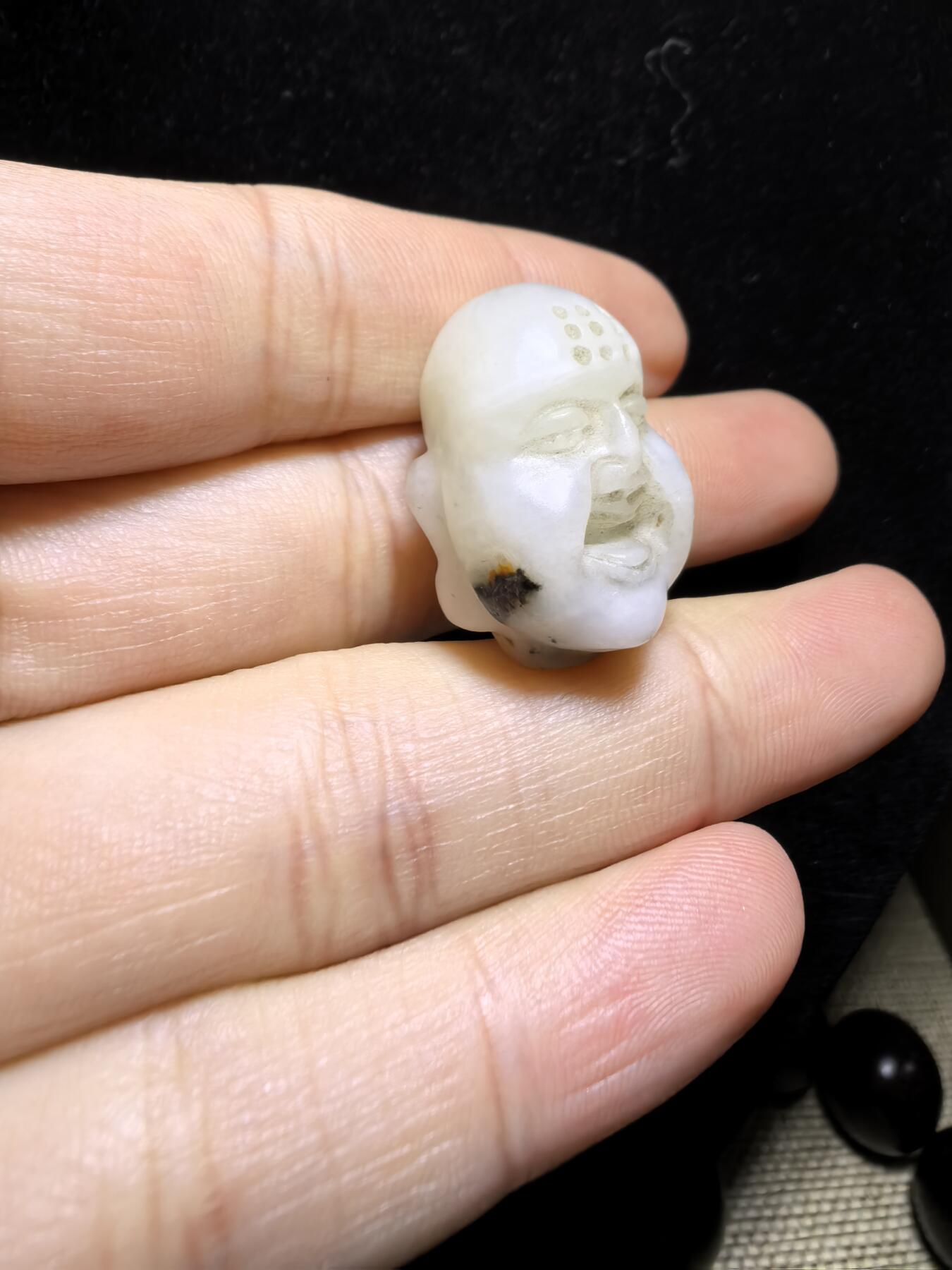 旧藏和田玉佛头吊坠挂件，可见岁月包浆痕迹，尺寸:19mm*16mm*17mm