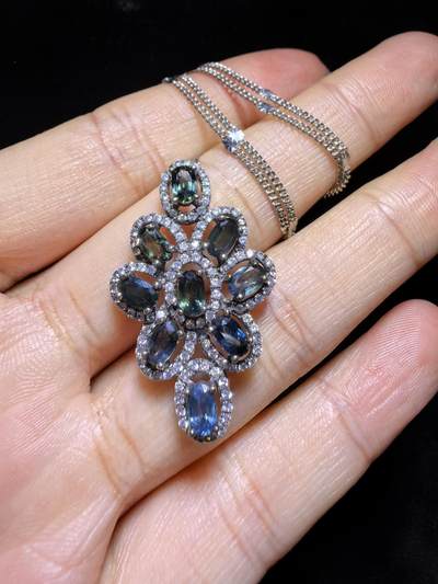 蓝宝石吊坠项链锁骨链挂件女款，纯天然无烧，自带国检证书，银镶可代镶金，尺寸：3.3cm*2.0cm*0.6cm