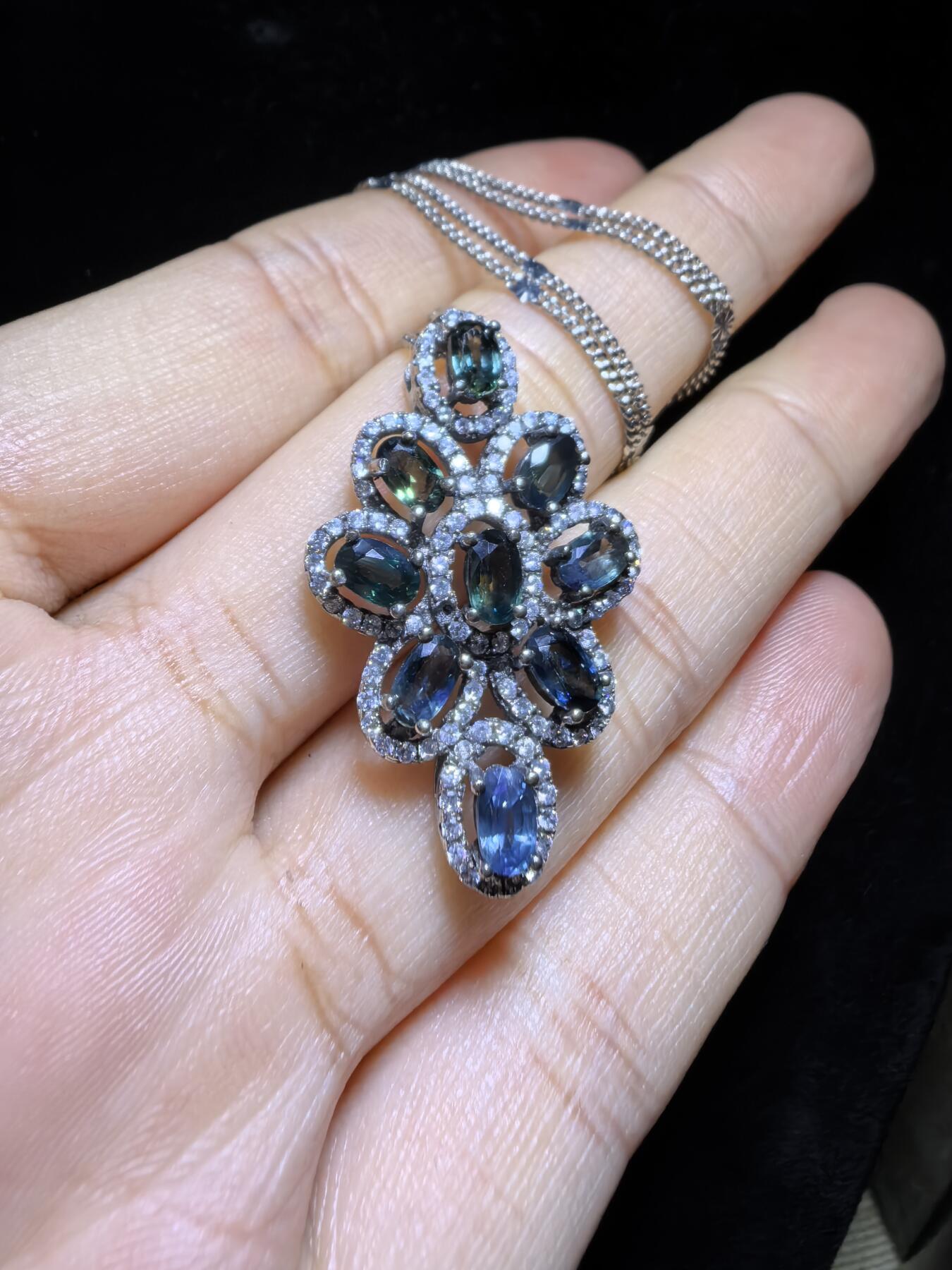 蓝宝石吊坠项链锁骨链挂件女款，纯天然无烧，自带国检证书，银镶可代镶金，尺寸：3.3cm*2.0cm*0.6cm