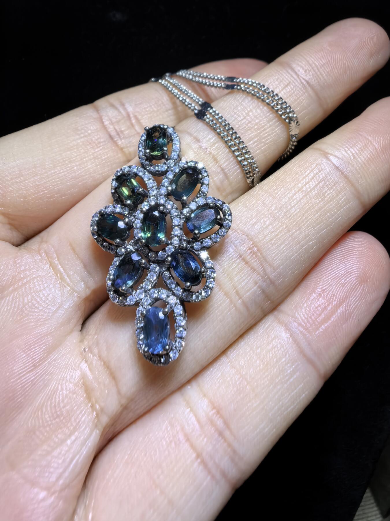 蓝宝石吊坠项链锁骨链挂件女款，纯天然无烧，自带国检证书，银镶可代镶金，尺寸：3.3cm*2.0cm*0.6cm