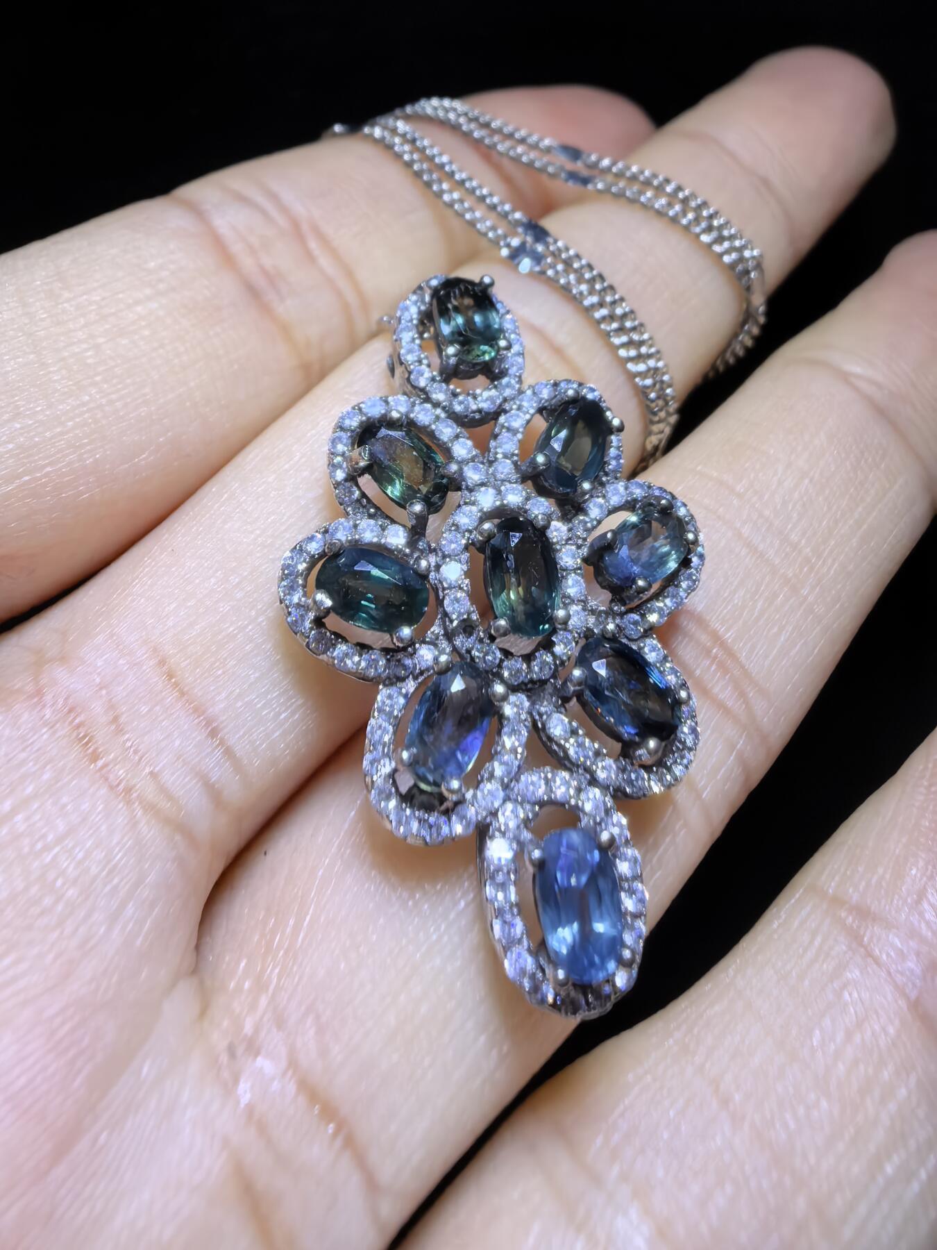 蓝宝石吊坠项链锁骨链挂件女款，纯天然无烧，自带国检证书，银镶可代镶金，尺寸：3.3cm*2.0cm*0.6cm