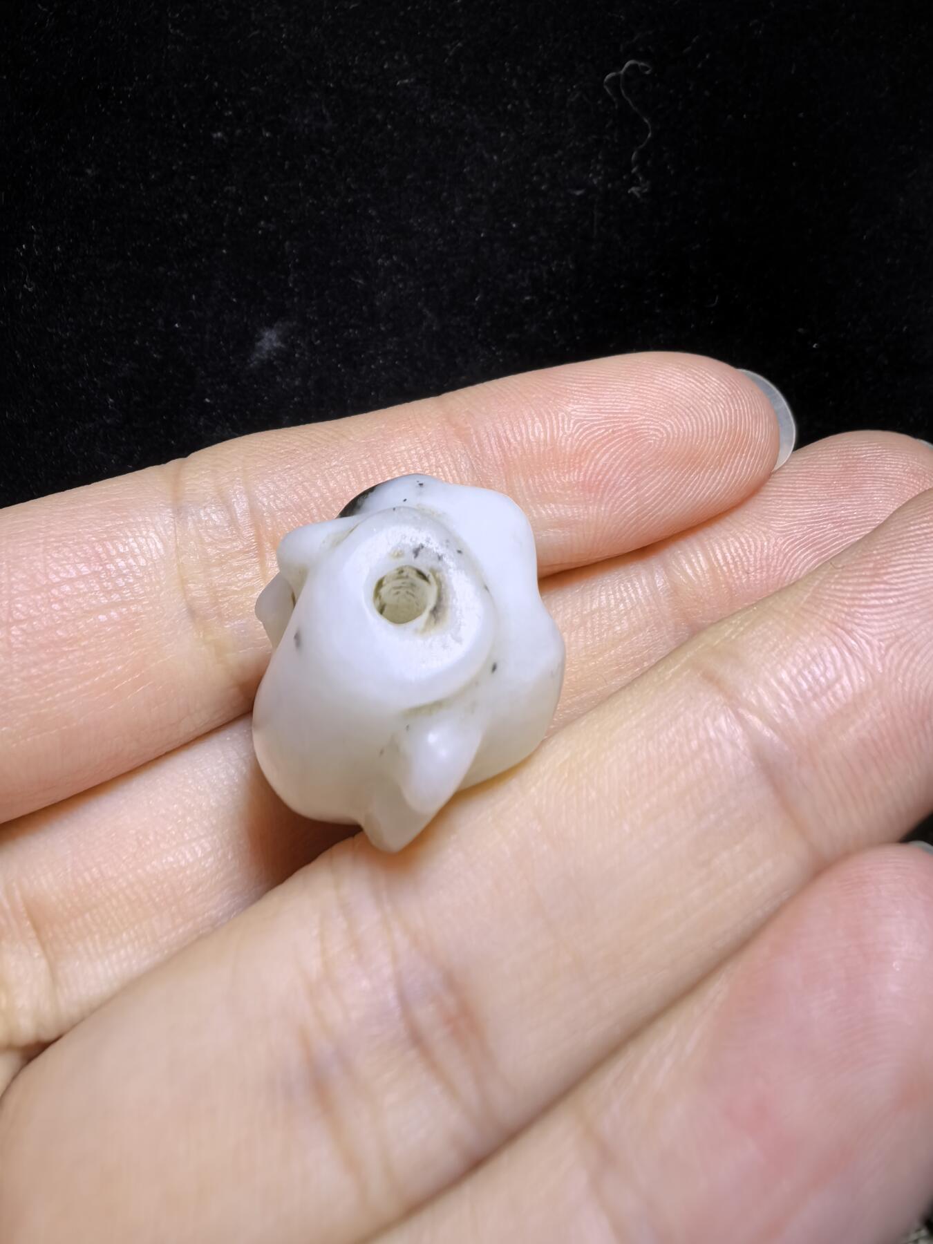 旧藏和田玉佛头吊坠挂件，可见岁月包浆痕迹，尺寸:19mm*16mm*17mm