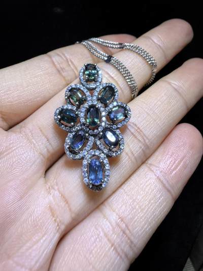 蓝宝石吊坠项链锁骨链挂件女款，纯天然无烧，自带国检证书，银镶可代镶金，尺寸：3.3cm*2.0cm*0.6cm