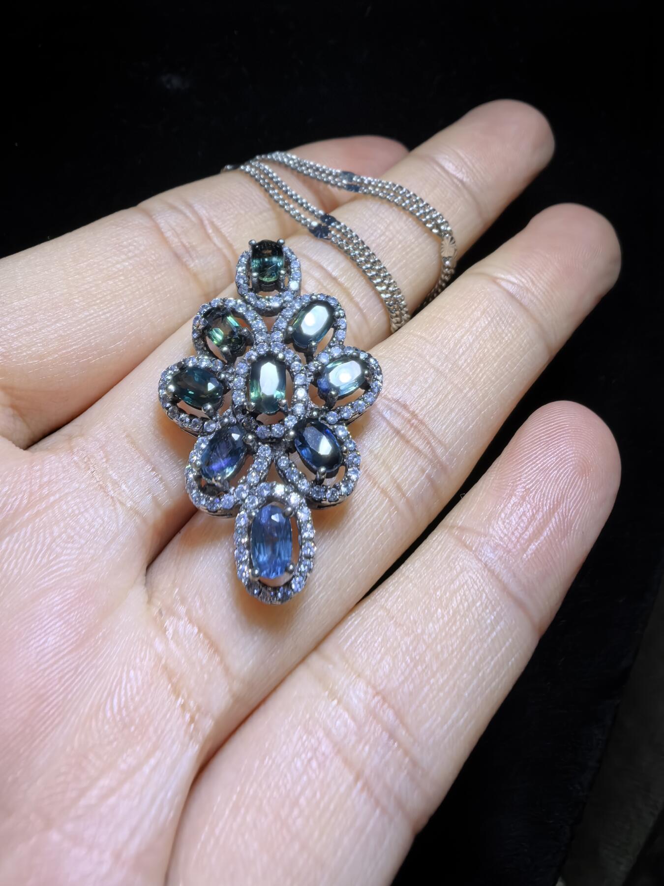 蓝宝石吊坠项链锁骨链挂件女款，纯天然无烧，自带国检证书，银镶可代镶金，尺寸：3.3cm*2.0cm*0.6cm