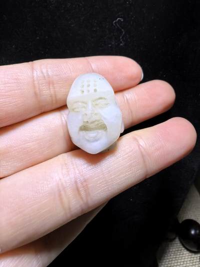 旧藏和田玉佛头吊坠挂件，可见岁月包浆痕迹，尺寸:19mm*16mm*17mm