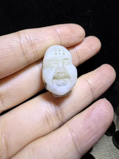 旧藏和田玉佛头吊坠挂件，可见岁月包浆痕迹，尺寸:19mm*16mm*17mm