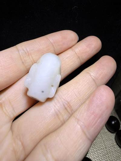 旧藏和田玉佛头吊坠挂件，可见岁月包浆痕迹，尺寸:19mm*16mm*17mm