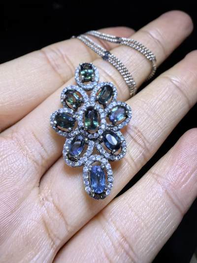 蓝宝石吊坠项链锁骨链挂件女款，纯天然无烧，自带国检证书，银镶可代镶金，尺寸：3.3cm*2.0cm*0.6cm