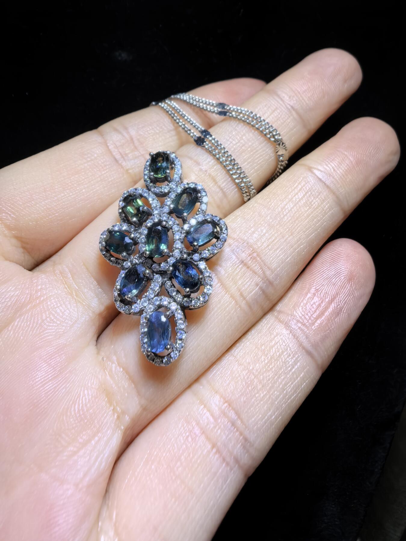 蓝宝石吊坠项链锁骨链挂件女款，纯天然无烧，自带国检证书，银镶可代镶金，尺寸：3.3cm*2.0cm*0.6cm