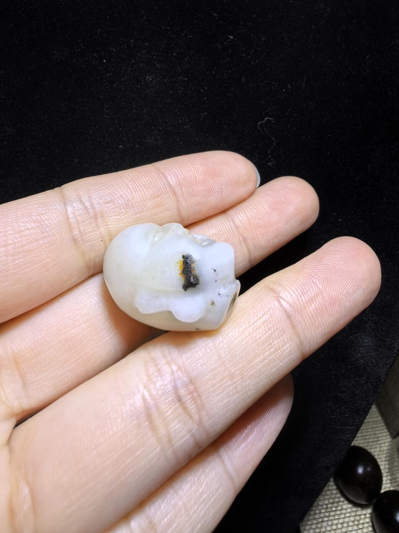 旧藏和田玉佛头吊坠挂件，可见岁月包浆痕迹，尺寸:19mm*16mm*17mm