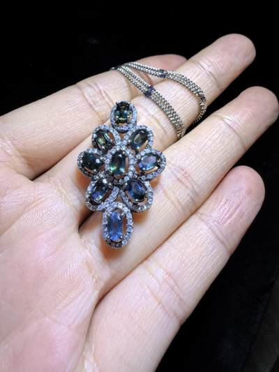 蓝宝石吊坠项链锁骨链挂件女款，纯天然无烧，自带国检证书，银镶可代镶金，尺寸：3.3cm*2.0cm*0.6cm