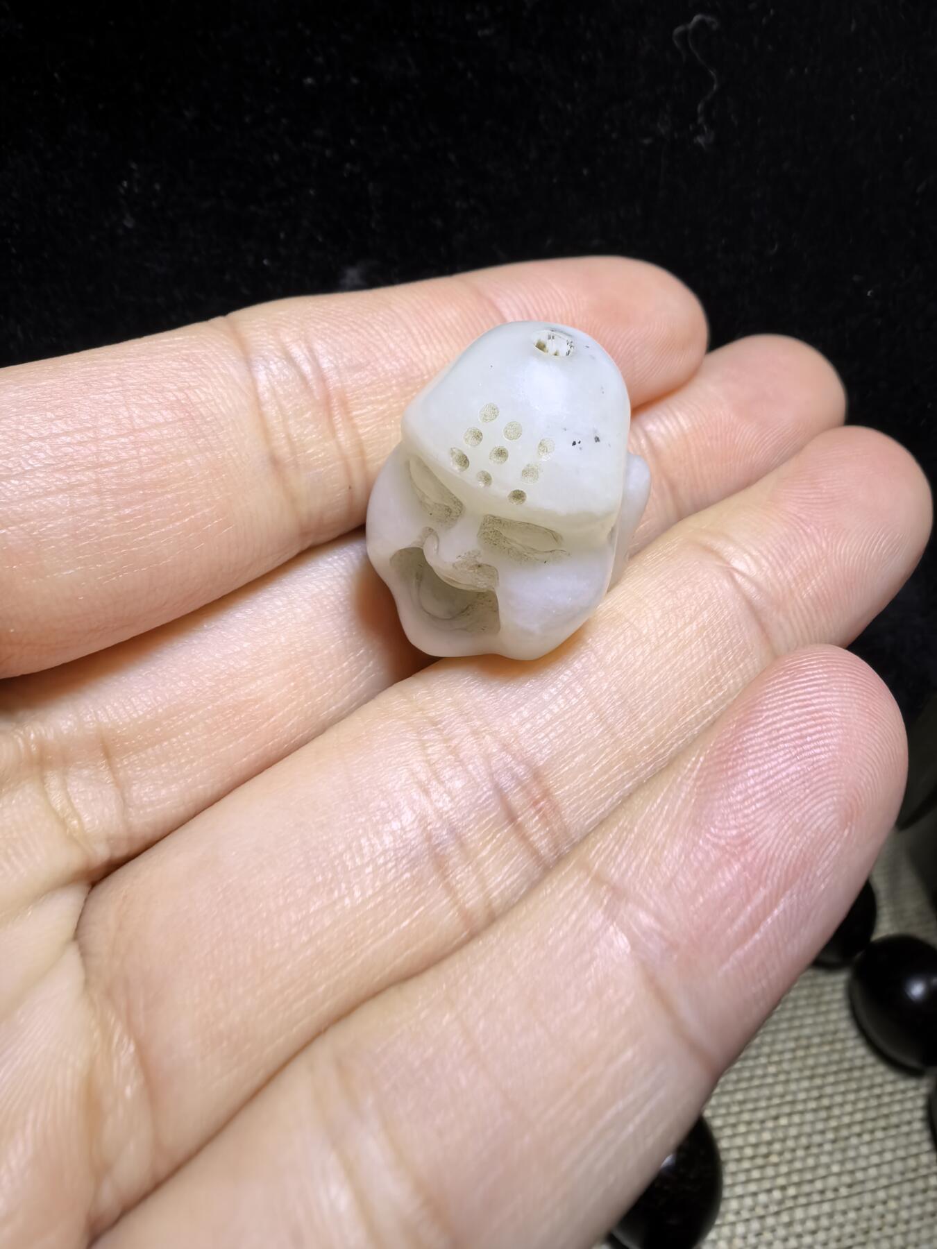 旧藏和田玉佛头吊坠挂件，可见岁月包浆痕迹，尺寸:19mm*16mm*17mm