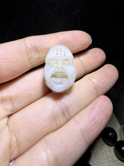 旧藏和田玉佛头吊坠挂件，可见岁月包浆痕迹，尺寸:19mm*16mm*17mm