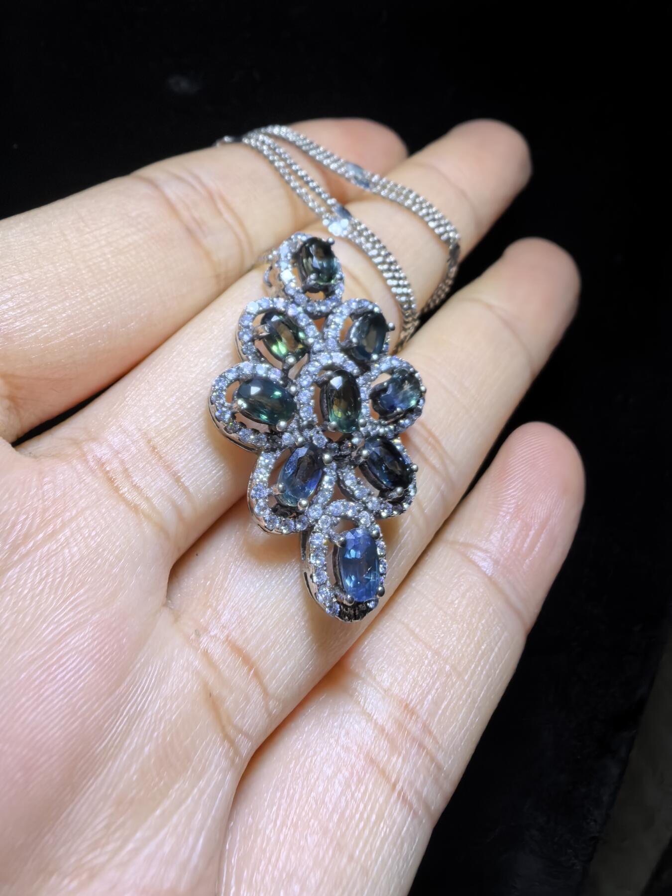 蓝宝石吊坠项链锁骨链挂件女款，纯天然无烧，自带国检证书，银镶可代镶金，尺寸：3.3cm*2.0cm*0.6cm