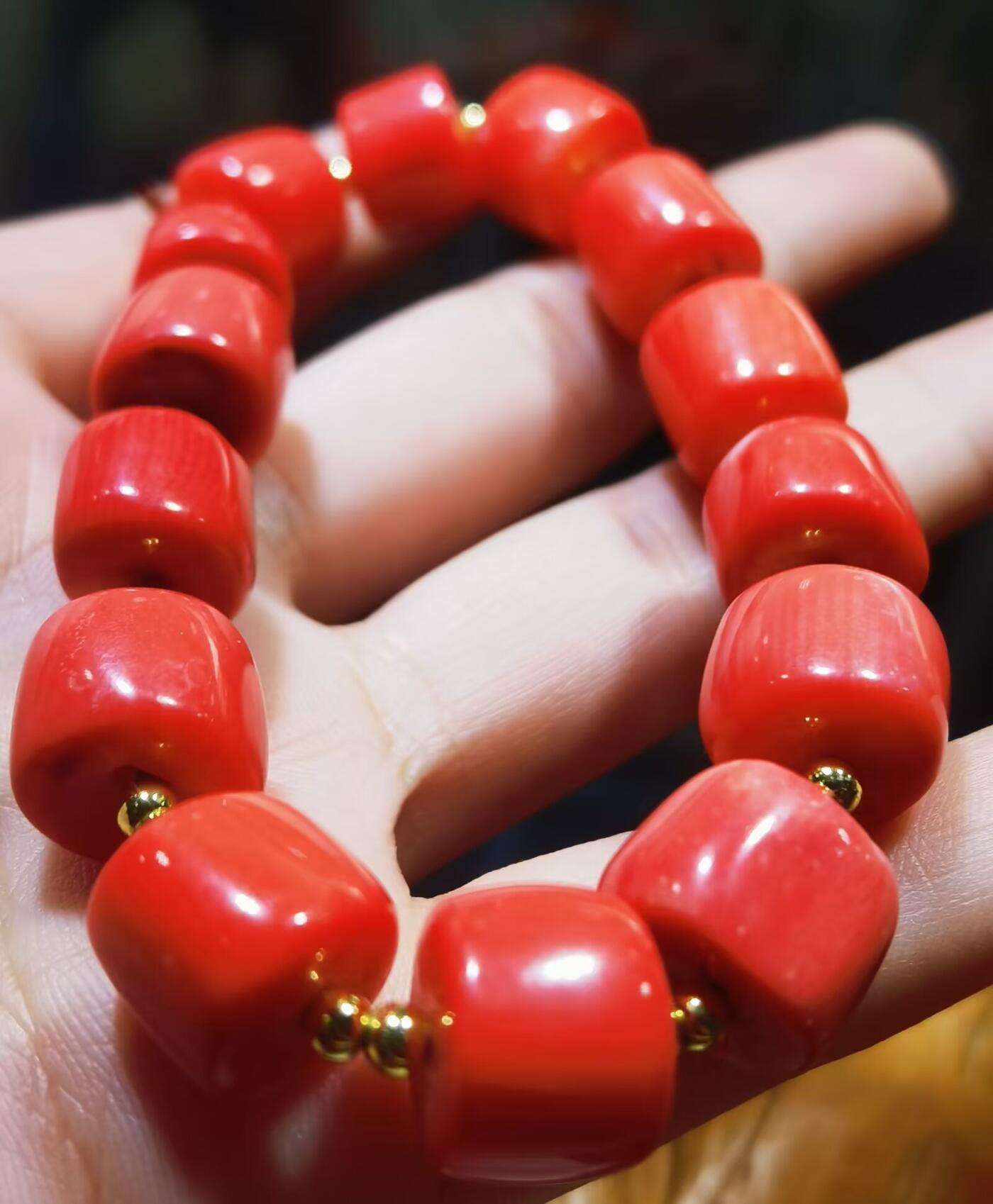 纯天然台湾莫莫珊瑚桶珠手串男女款，可见天然虫眼，不影响佩戴！实物颜色偏粉！尺寸：1.0cm*1.2cm