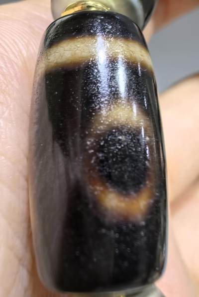 天地、三眼天珠多宝手串男款 尺寸:2.2cm*1.1cm 热门图腾，胎脂温润，晕色独特，皮壳包浆浑厚。