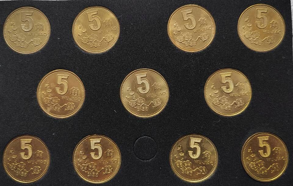 梅花五角硬币是中国第四套人民币中的辅币，1991年发行，2001年停铸，正面为梅花图案，背面为国徽及