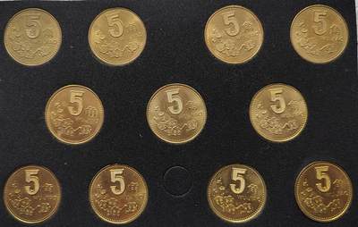 梅花五角硬币是中国第四套人民币中的辅币，1991年发行，2001年停铸，正面为梅花图案，背面为国徽及