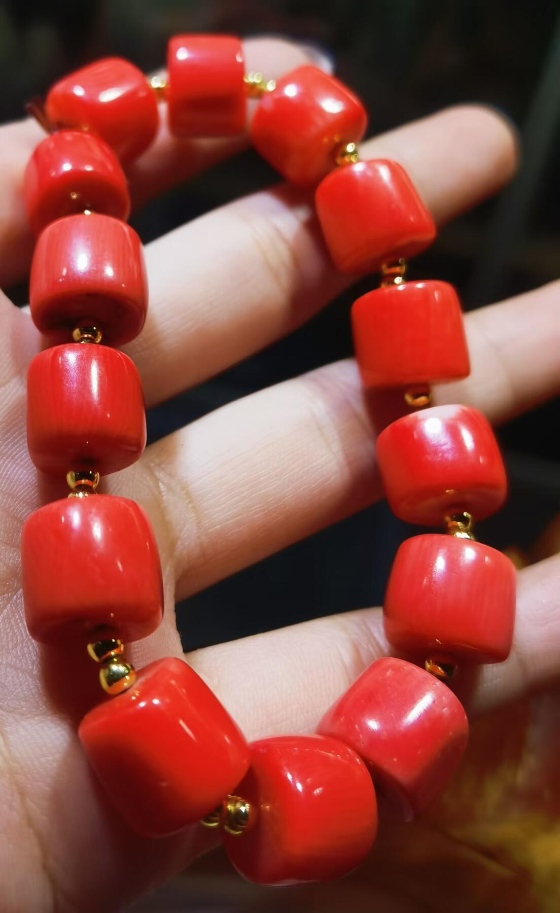 纯天然台湾莫莫珊瑚桶珠手串男女款，可见天然虫眼，不影响佩戴！实物颜色偏粉！尺寸：1.0cm*1.2cm