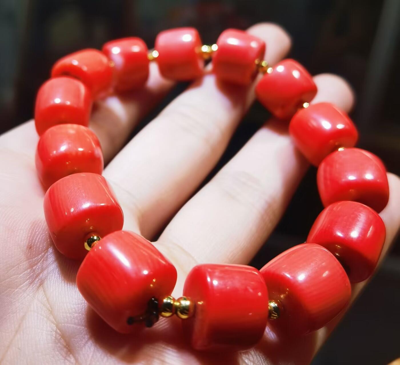 纯天然台湾莫莫珊瑚桶珠手串男女款，可见天然虫眼，不影响佩戴！实物颜色偏粉！尺寸：1.0cm*1.2cm