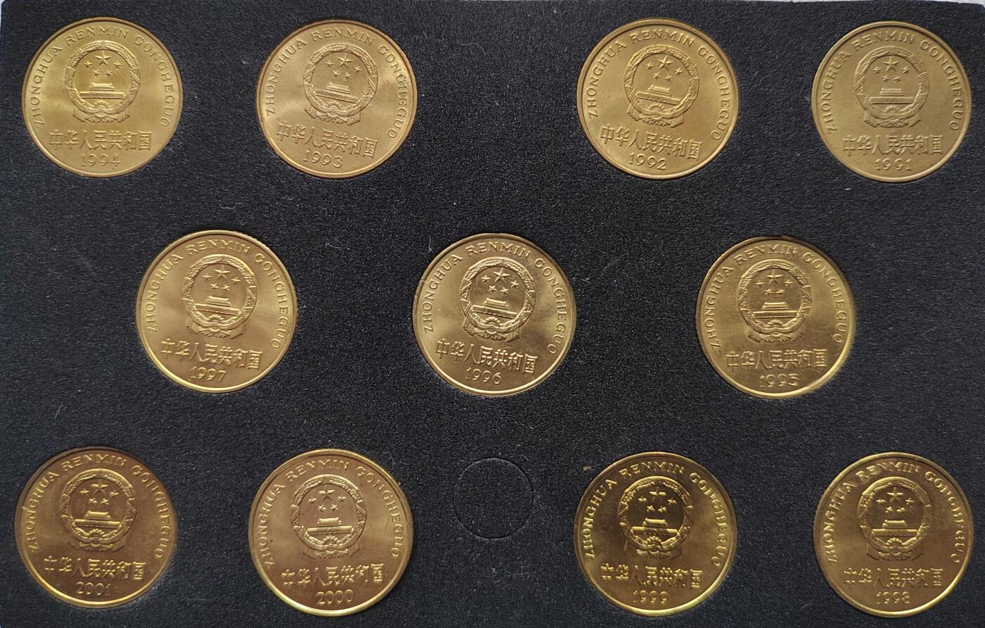 梅花五角硬币是中国第四套人民币中的辅币，1991年发行，2001年停铸，正面为梅花图案，背面为国徽及