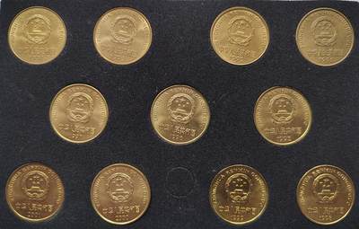 梅花五角硬币是中国第四套人民币中的辅币，1991年发行，2001年停铸，正面为梅花图案，背面为国徽及