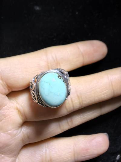 原矿绿松石男款戒指，无优化，无染色高瓷，高密度，可见天然铁线，裸石尺寸:13mm*11mm纯银镶嵌可调节圈口！