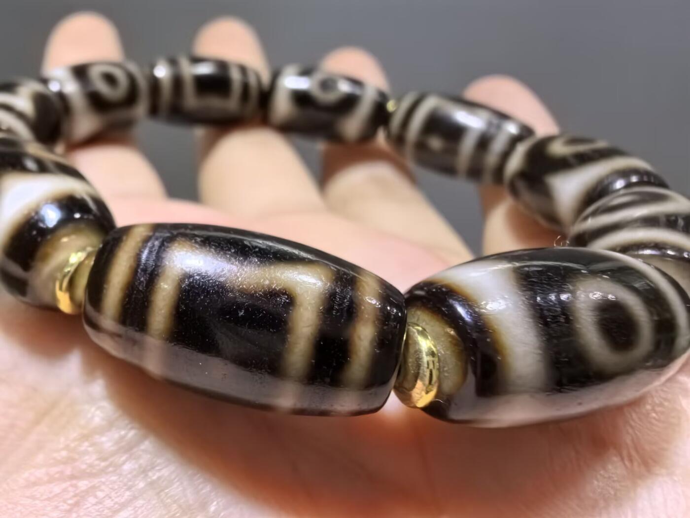 多宝天珠手串佛珠男款，五福、天地、两眼、三眼，​高品质台湾手工珠，胎脂油润，包浆浑厚，尺寸:1.9cm*1.1cm
​