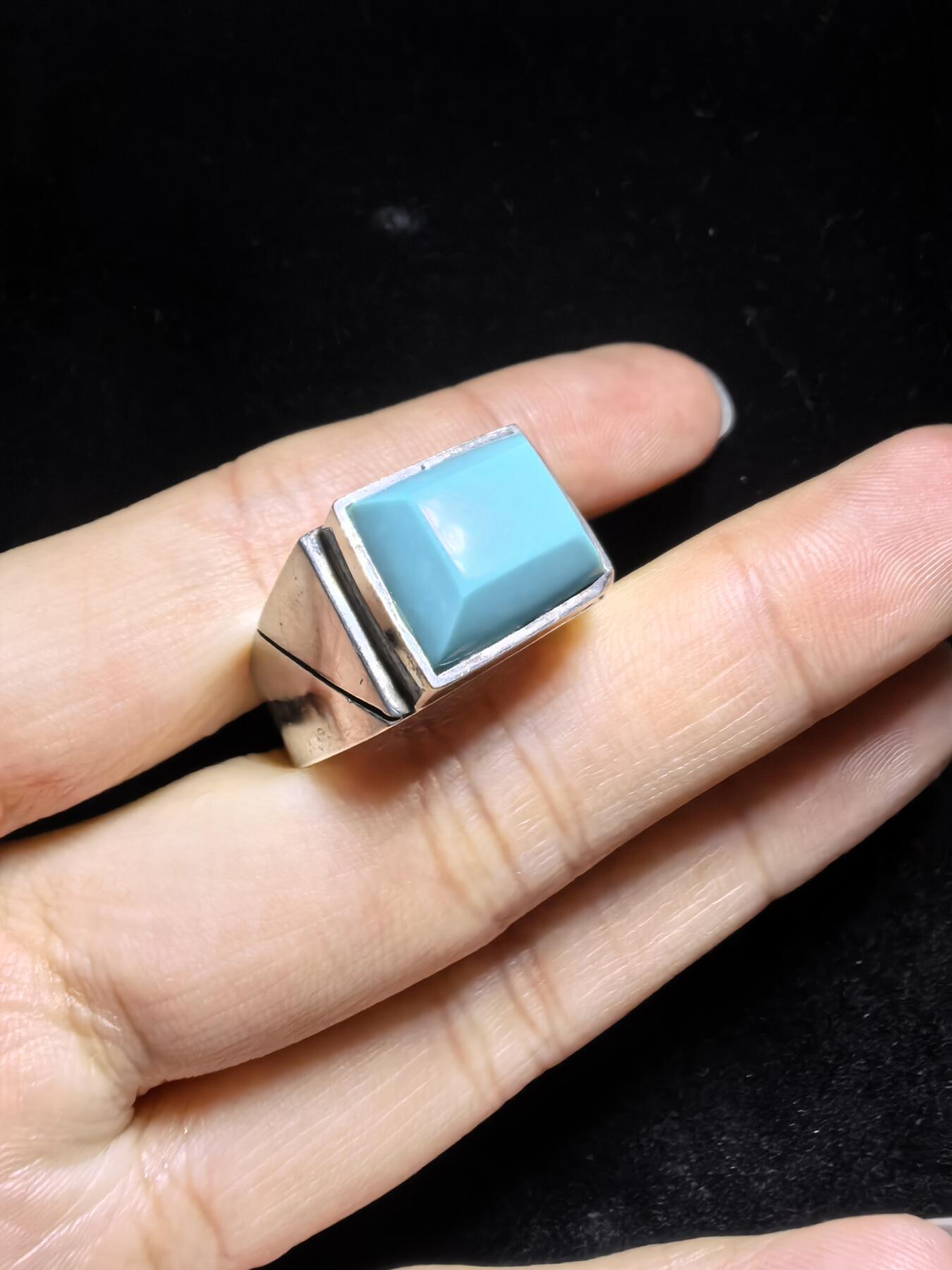 原矿绿松石男款戒指，无优化，高瓷蓝，零铁线，裸石干净，尺寸：1.3cm*1.1cm圈口21