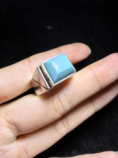 原矿绿松石男款戒指，无优化，高瓷蓝，零铁线，裸石干净，尺寸：1.3cm*1.1cm圈口21