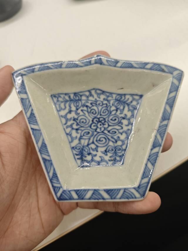 清中期缠枝莲小碟