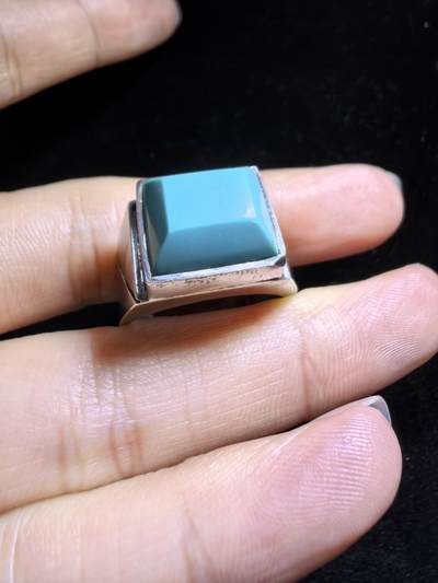 原矿绿松石男款戒指，无优化，高瓷蓝，零铁线，裸石干净，尺寸：1.3cm*1.1cm圈口21