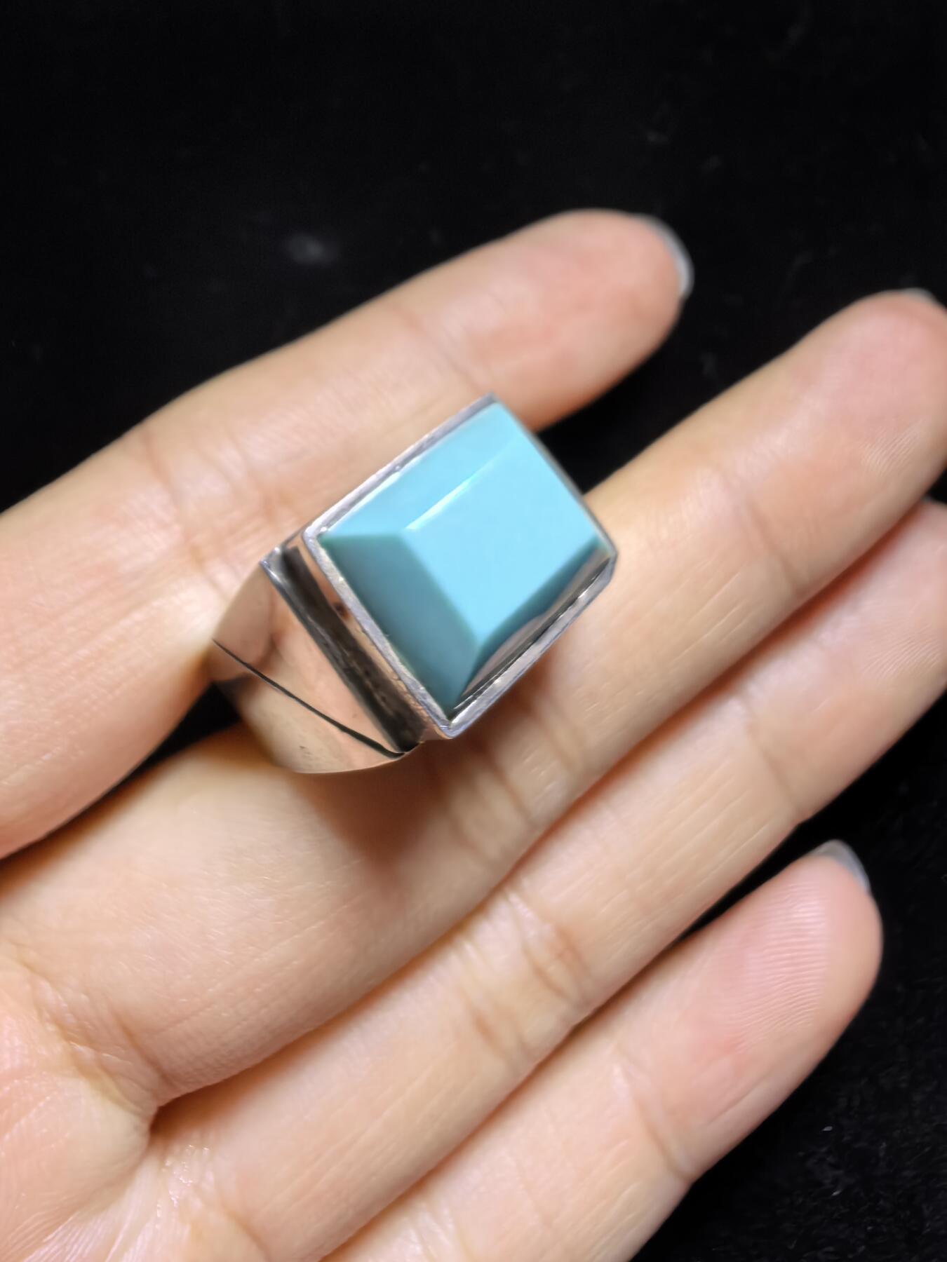 原矿绿松石男款戒指，无优化，高瓷蓝，零铁线，裸石干净，尺寸：1.3cm*1.1cm圈口21