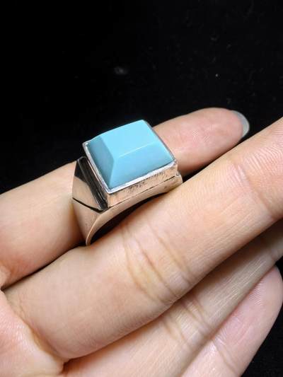 原矿绿松石男款戒指，无优化，高瓷蓝，零铁线，裸石干净，尺寸：1.3cm*1.1cm圈口21