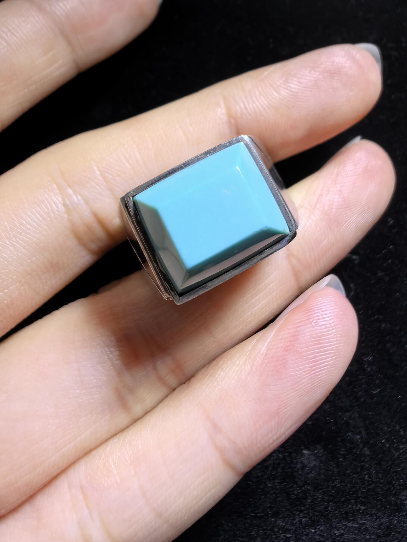 原矿绿松石男款戒指，无优化，高瓷蓝，零铁线，裸石干净，尺寸：1.3cm*1.1cm圈口21