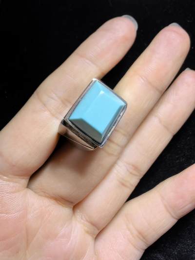 原矿绿松石男款戒指，无优化，高瓷蓝，零铁线，裸石干净，尺寸：1.3cm*1.1cm圈口21