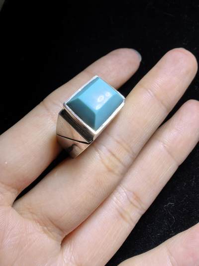 原矿绿松石男款戒指，无优化，高瓷蓝，零铁线，裸石干净，尺寸：1.3cm*1.1cm圈口21