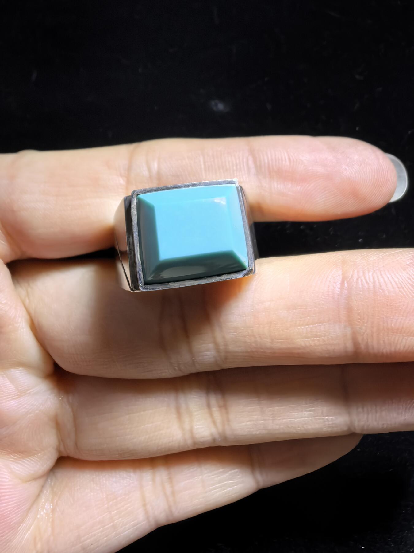 原矿绿松石男款戒指，无优化，高瓷蓝，零铁线，裸石干净，尺寸：1.3cm*1.1cm圈口21