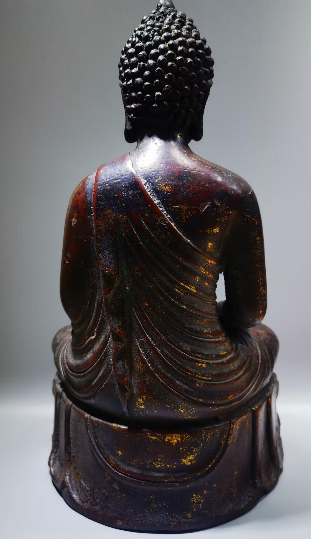 宋代洒金释迦摩尼佛整身佛像摆件乔迁办公佛龛供奉​包浆自然浑厚，包老到代！​佛手食指缺肉图中可见！​尺寸:35cm*20cm