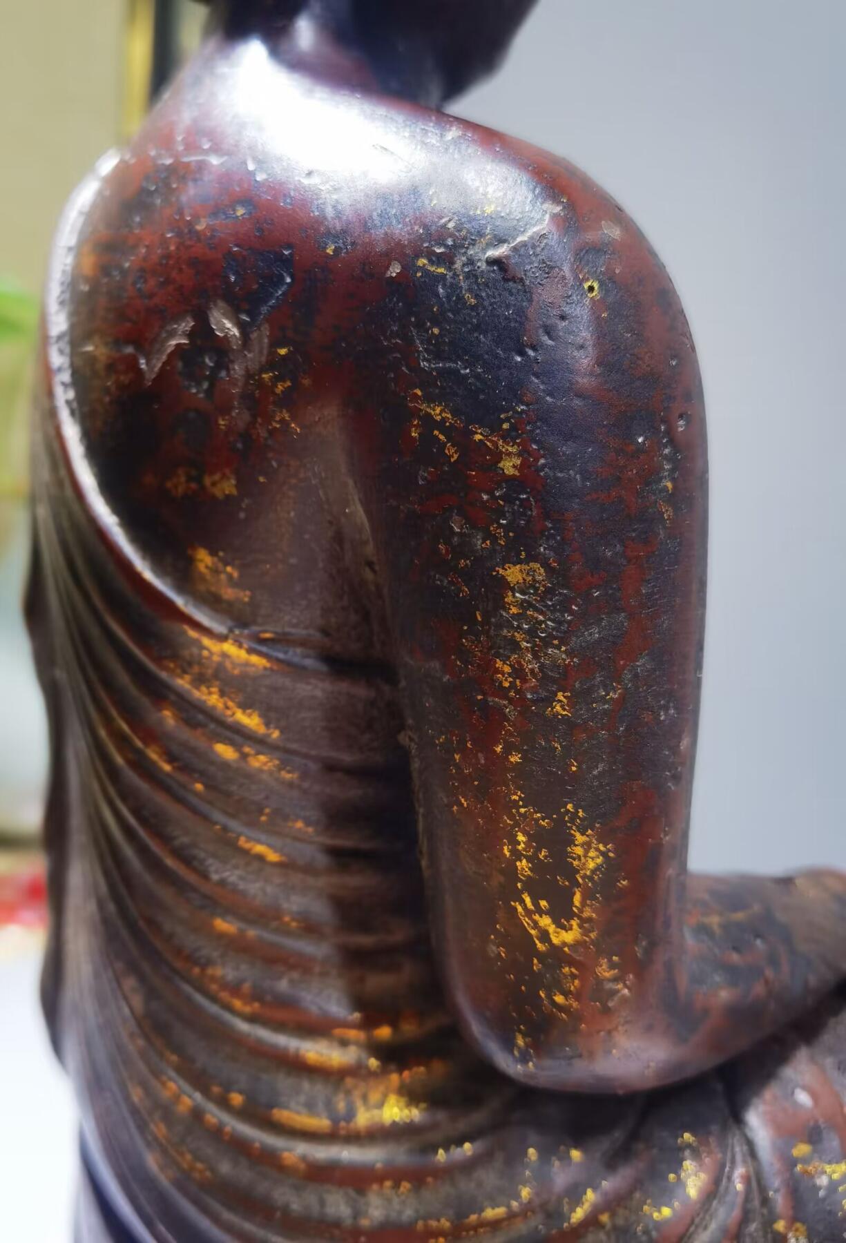 宋代洒金释迦摩尼佛整身佛像摆件乔迁办公佛龛供奉​包浆自然浑厚，包老到代！​佛手食指缺肉图中可见！​尺寸:35cm*20cm