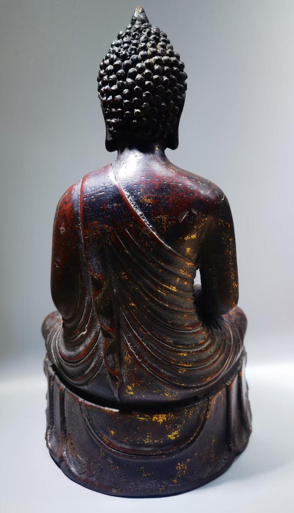 宋代洒金释迦摩尼佛整身佛像摆件乔迁办公佛龛供奉​包浆自然浑厚，包老到代！​佛手食指缺肉图中可见！​尺寸:35cm*20cm