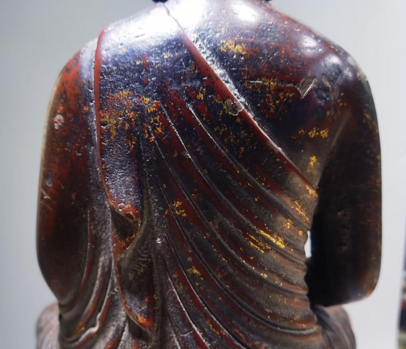 宋代洒金释迦摩尼佛整身佛像摆件乔迁办公佛龛供奉​包浆自然浑厚，包老到代！​佛手食指缺肉图中可见！​尺寸:35cm*20cm