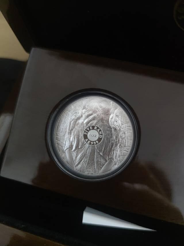 南非制币厂克鲁格银币和英国皇家制币厂的马年银币，真心漂亮