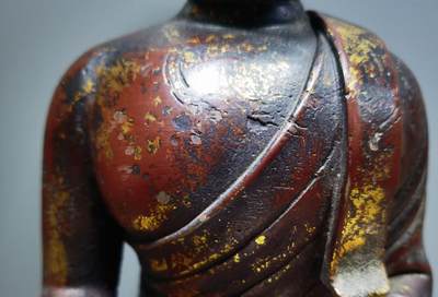 宋代洒金释迦摩尼佛整身佛像摆件乔迁办公佛龛供奉​包浆自然浑厚，包老到代！​佛手食指缺肉图中可见！​尺寸:35cm*20cm