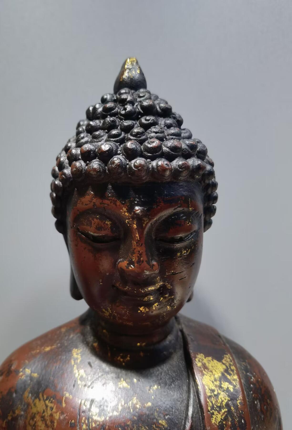 宋代洒金释迦摩尼佛整身佛像摆件乔迁办公佛龛供奉​包浆自然浑厚，包老到代！​佛手食指缺肉图中可见！​尺寸:35cm*20cm