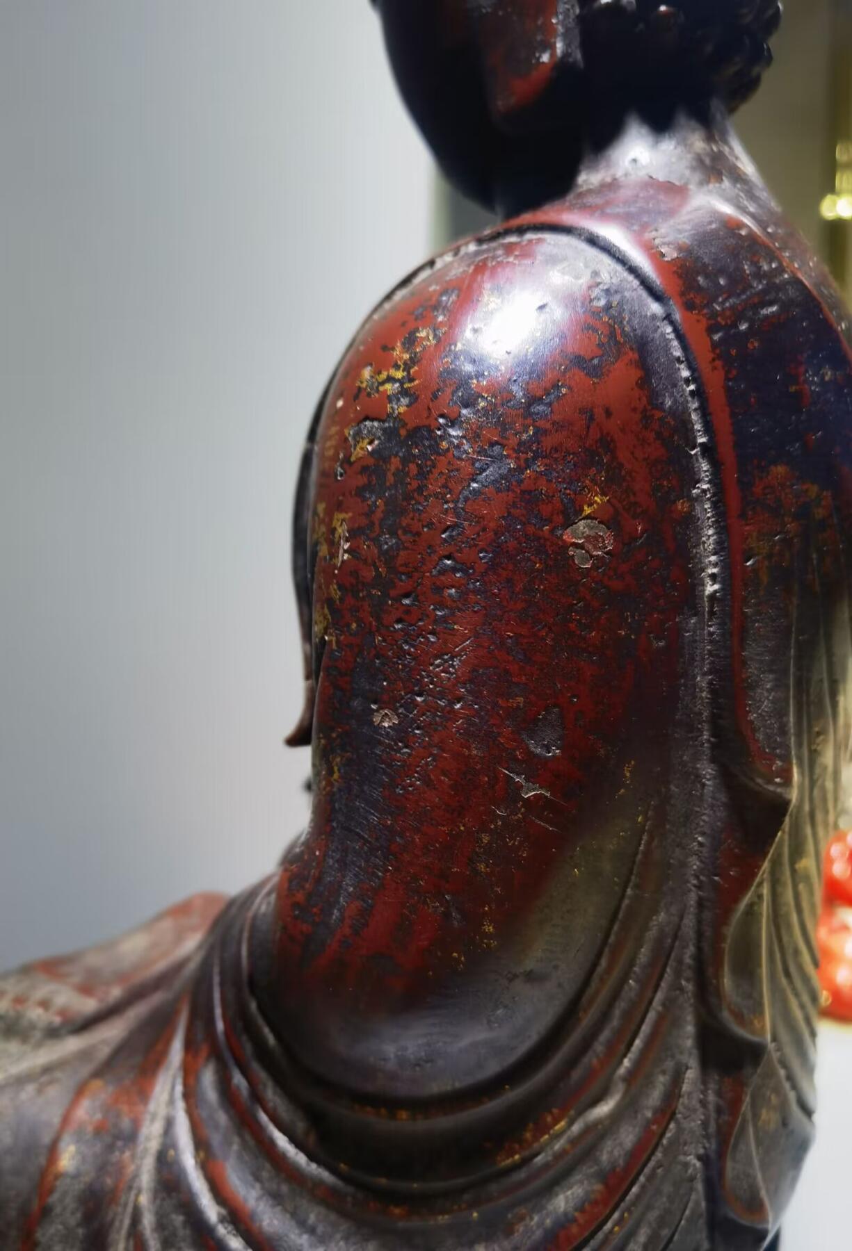 宋代洒金释迦摩尼佛整身佛像摆件乔迁办公佛龛供奉​包浆自然浑厚，包老到代！​佛手食指缺肉图中可见！​尺寸:35cm*20cm