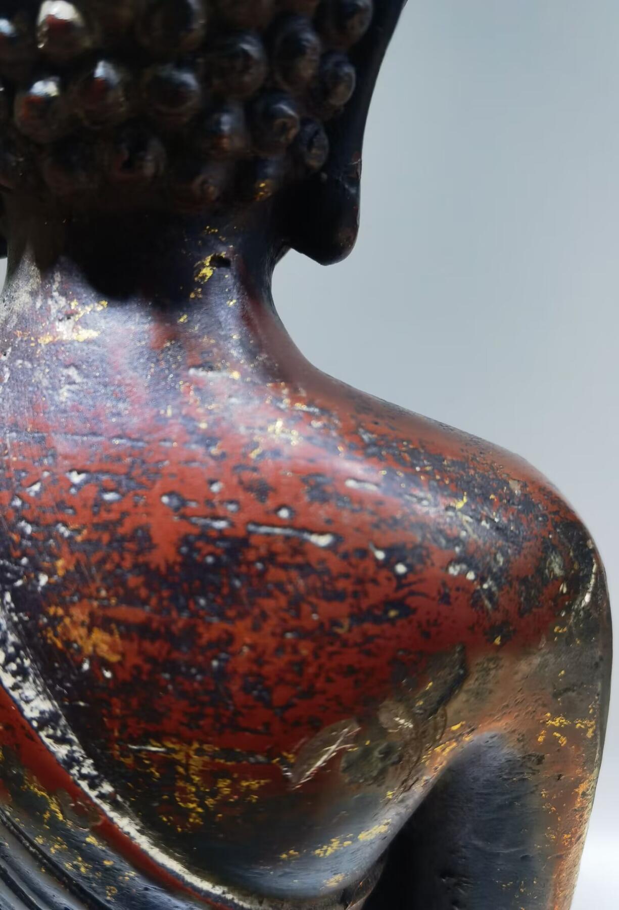 宋代洒金释迦摩尼佛整身佛像摆件乔迁办公佛龛供奉​包浆自然浑厚，包老到代！​佛手食指缺肉图中可见！​尺寸:35cm*20cm