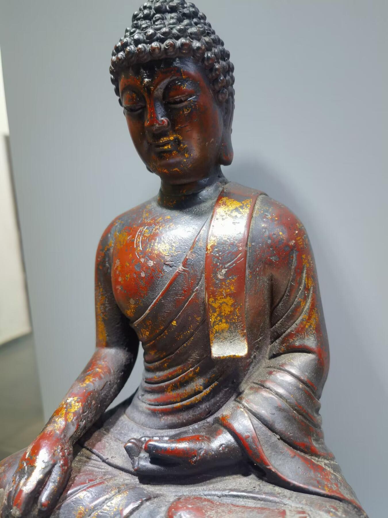 宋代洒金释迦摩尼佛整身佛像摆件乔迁办公佛龛供奉​包浆自然浑厚，包老到代！​佛手食指缺肉图中可见！​尺寸:35cm*20cm